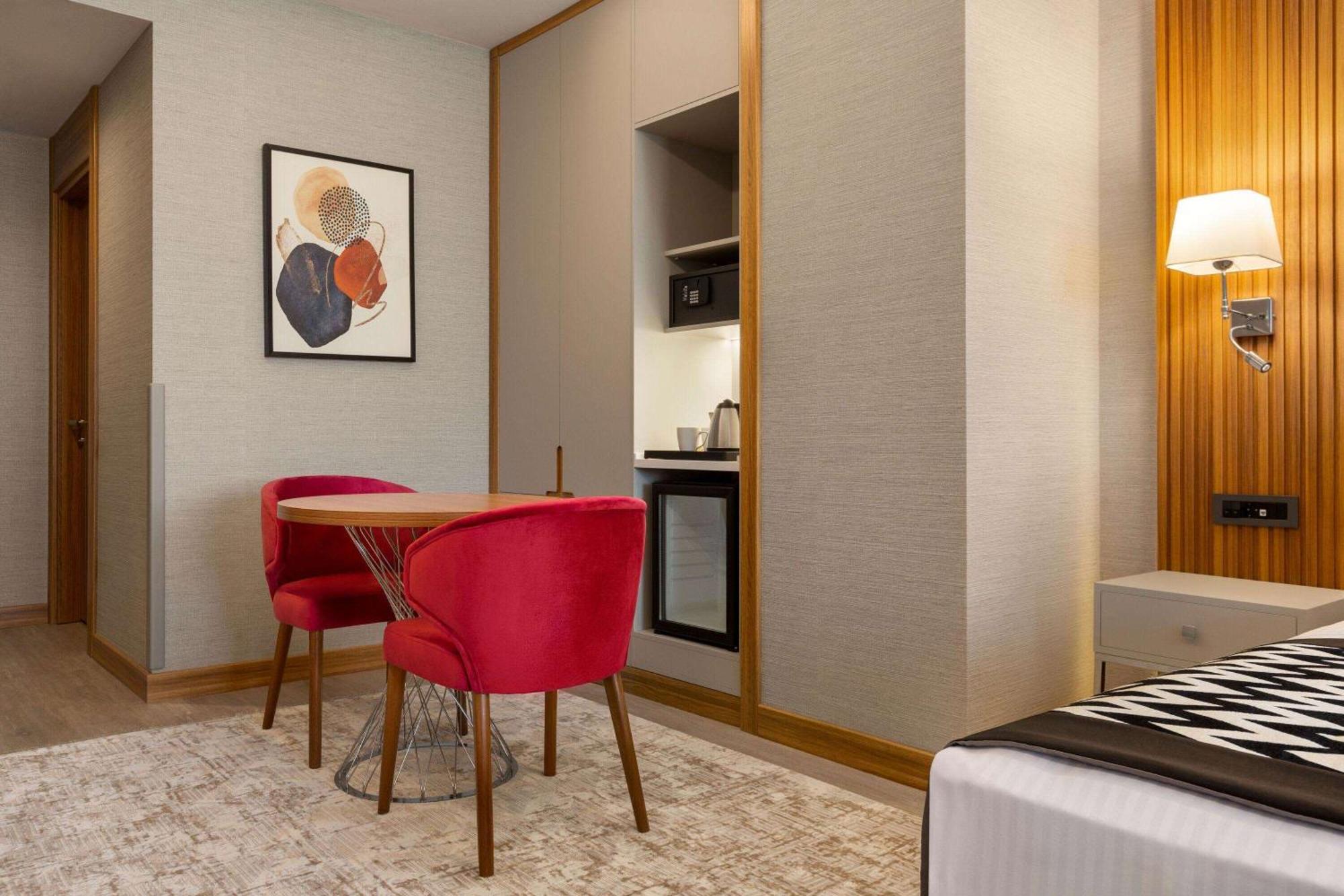 Ramada Encore By Wyndham Istanbul Sisli Exterior photo